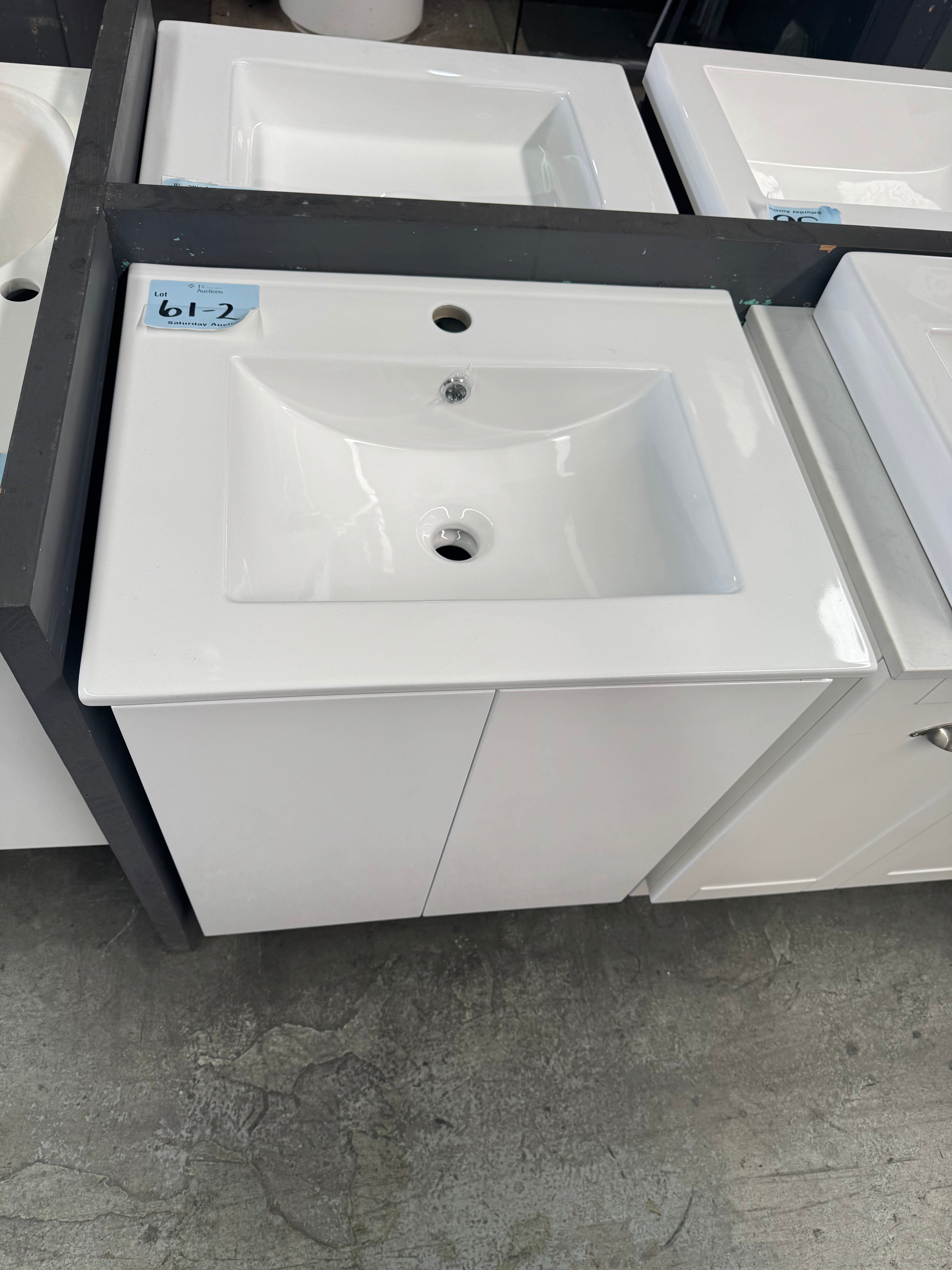 600mm white gloss Aria freestanding vanity (Pick up only)