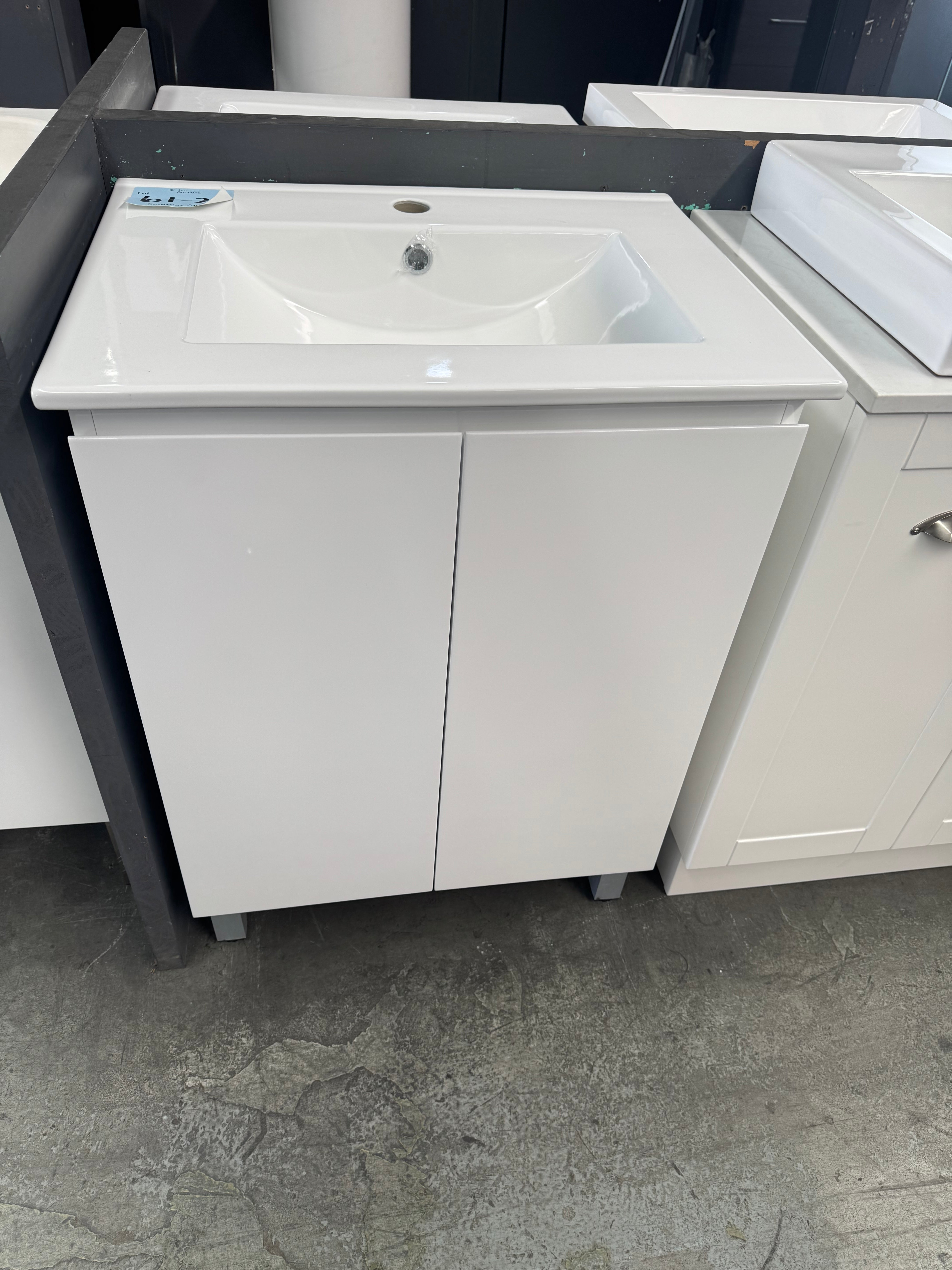 600mm white gloss Aria freestanding vanity (Pick up only)