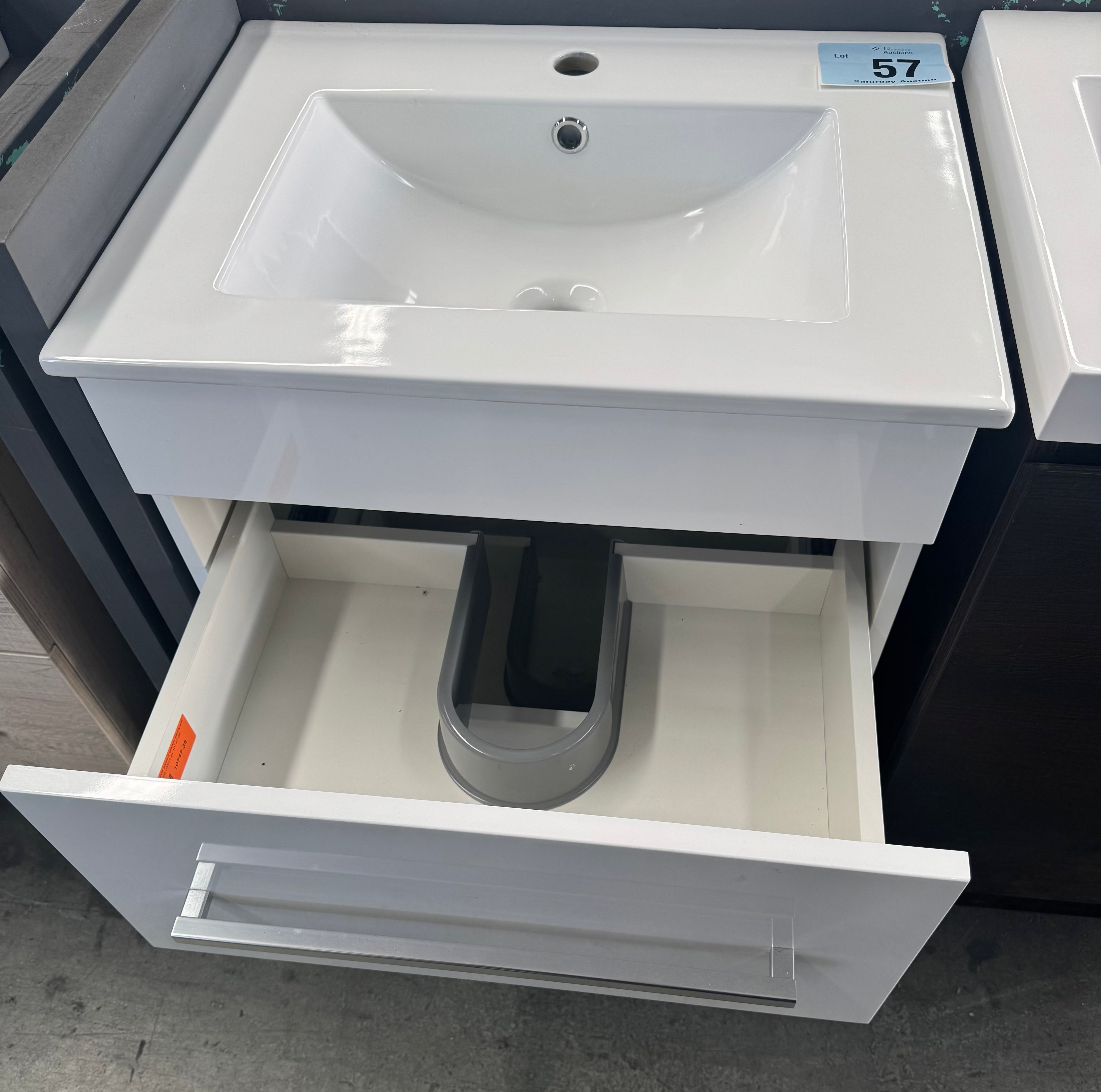 600mm Paris 2 drawer freestanding vanity (pick up only).