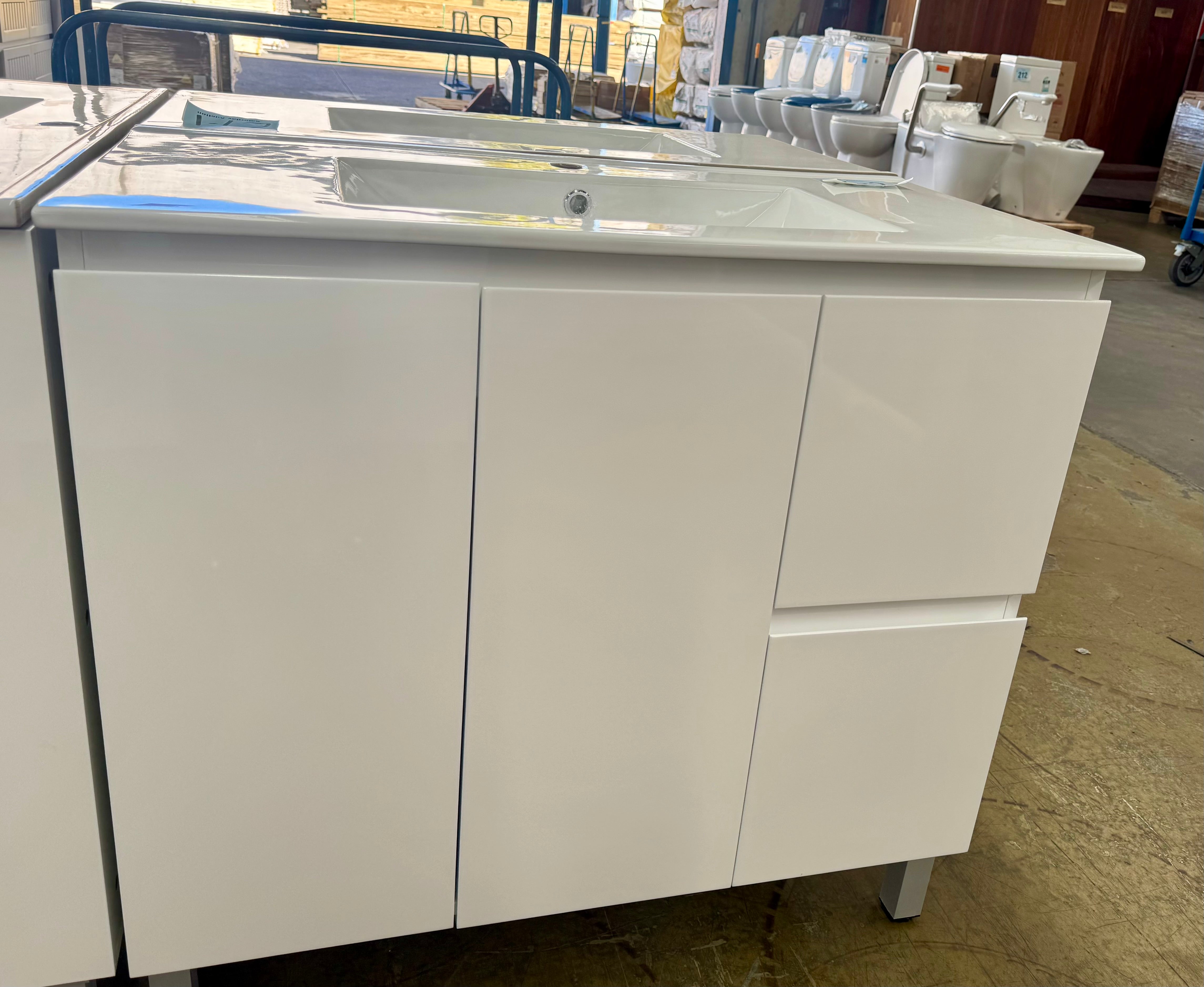 900mm Aria white gloss finger pull vanity (Pick up only)