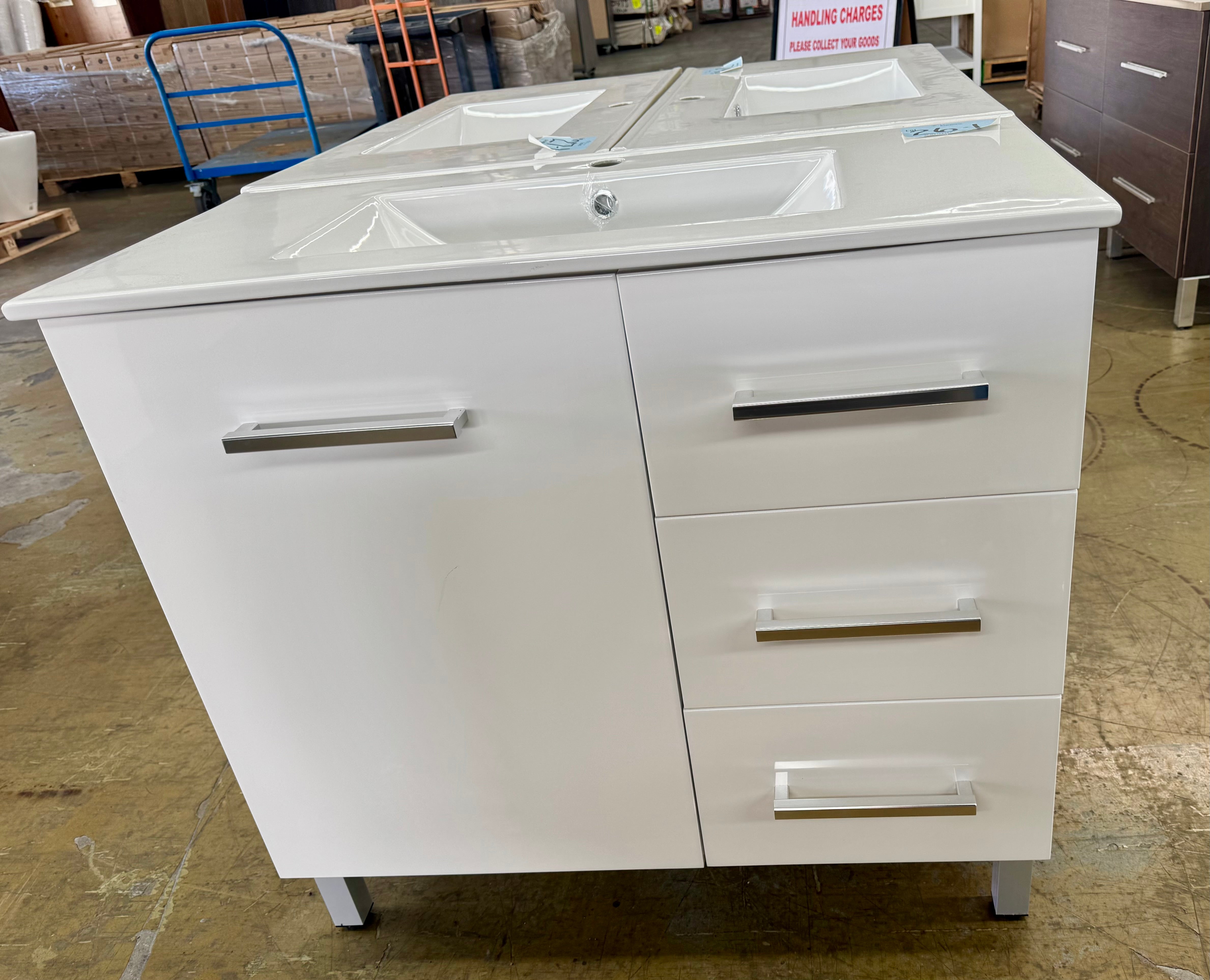 900mm Encore white gloss vanity (Pick up only)