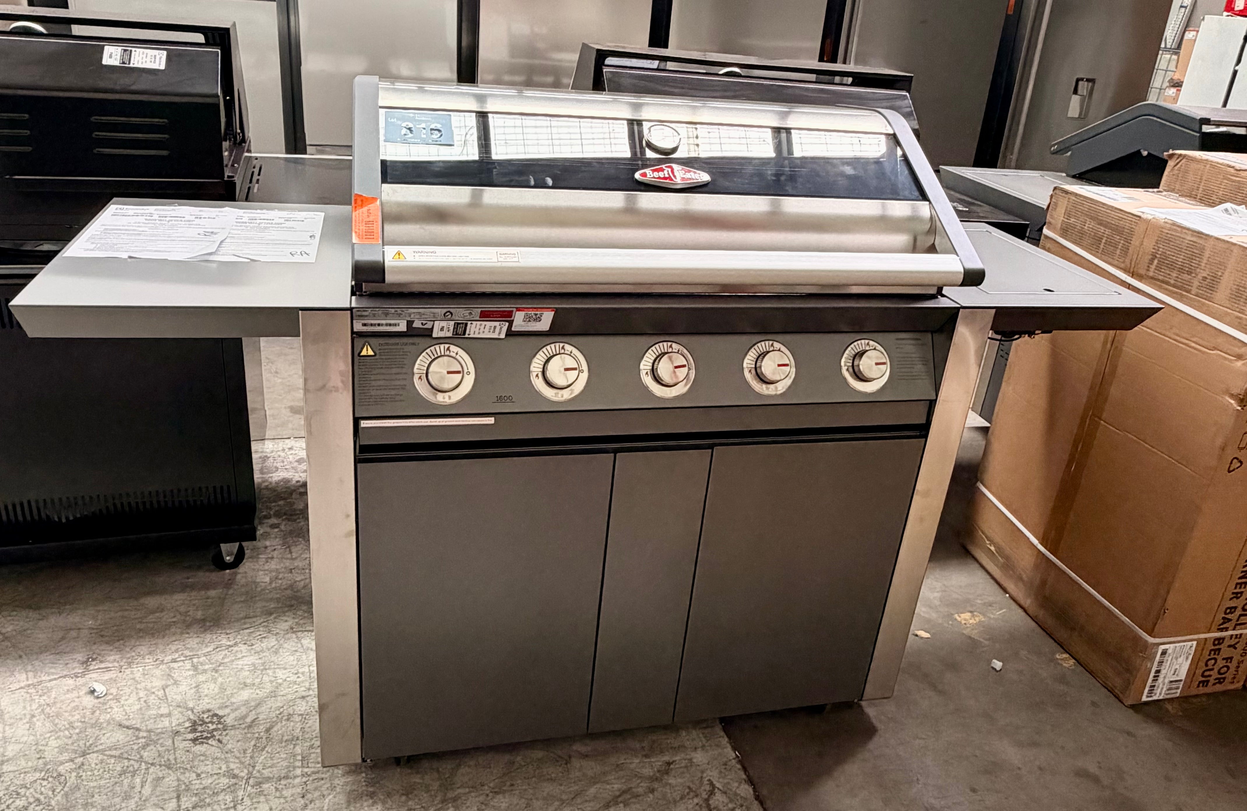 Beefeater 1600 series 5 burner BBQ with trolley BBG1650DA \ BTR1651DA