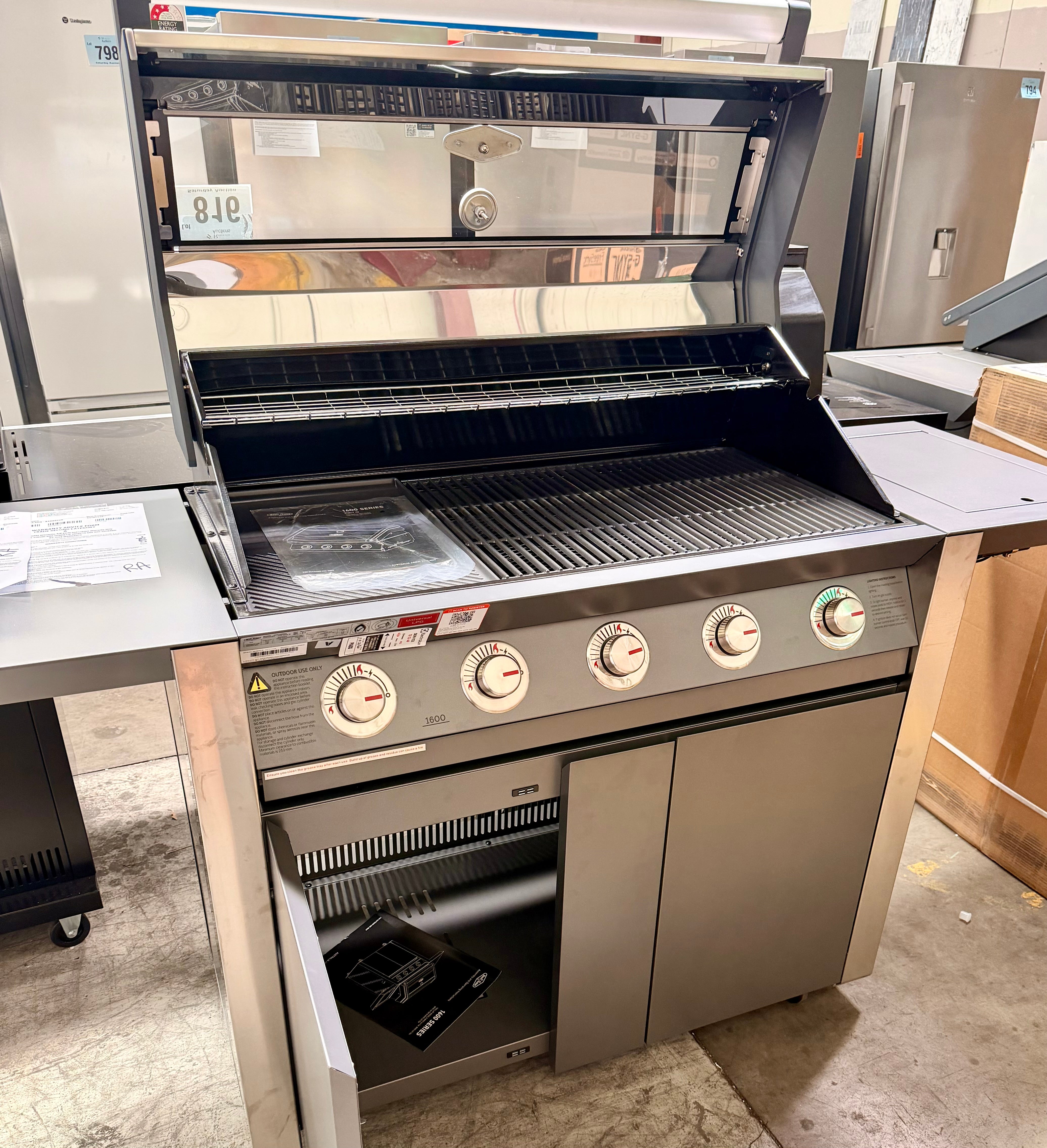 Beefeater 1600 series 5 burner BBQ with trolley BBG1650DA \ BTR1651DA