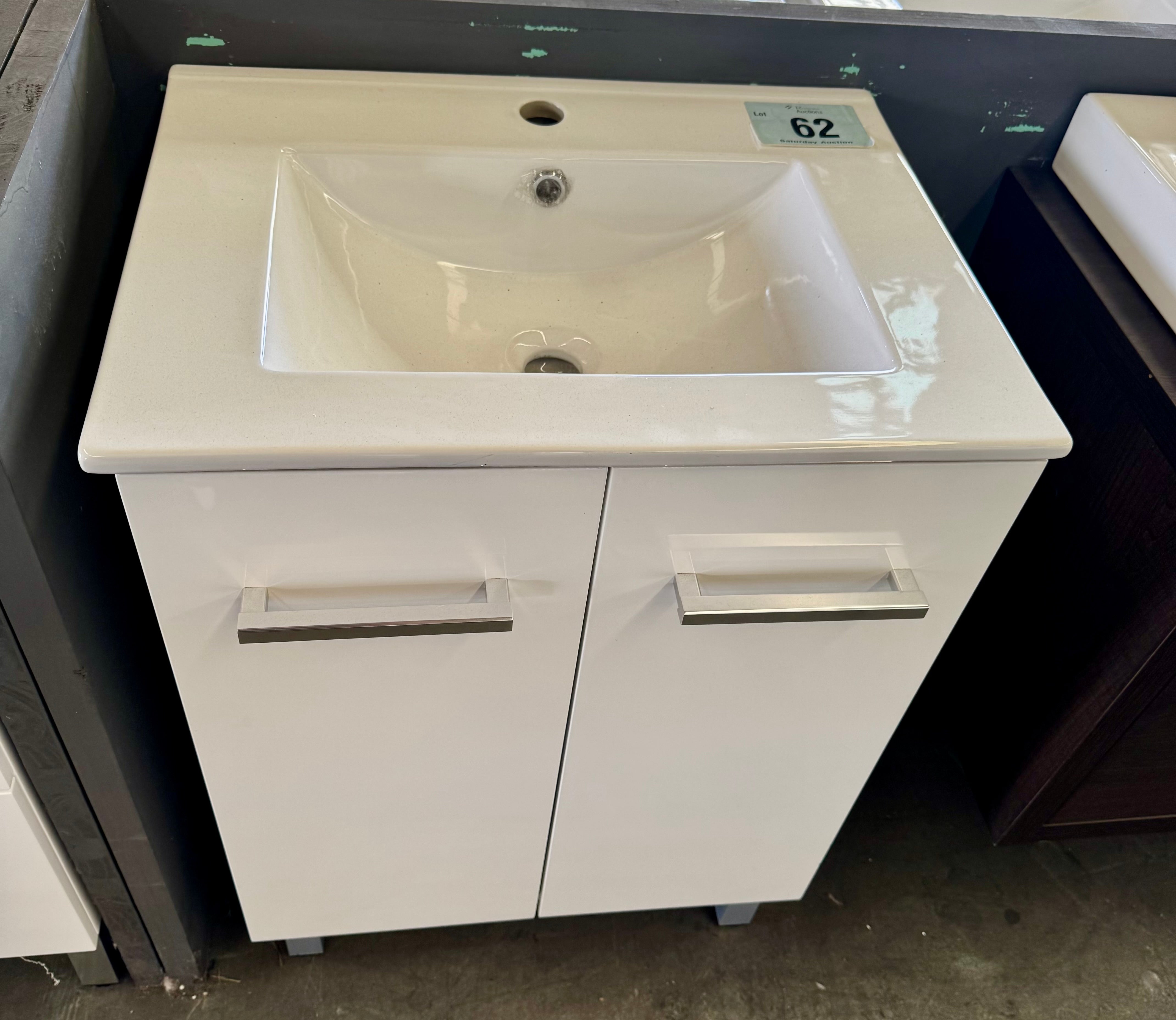 600mm Encore white gloss vanity (Pick up only).