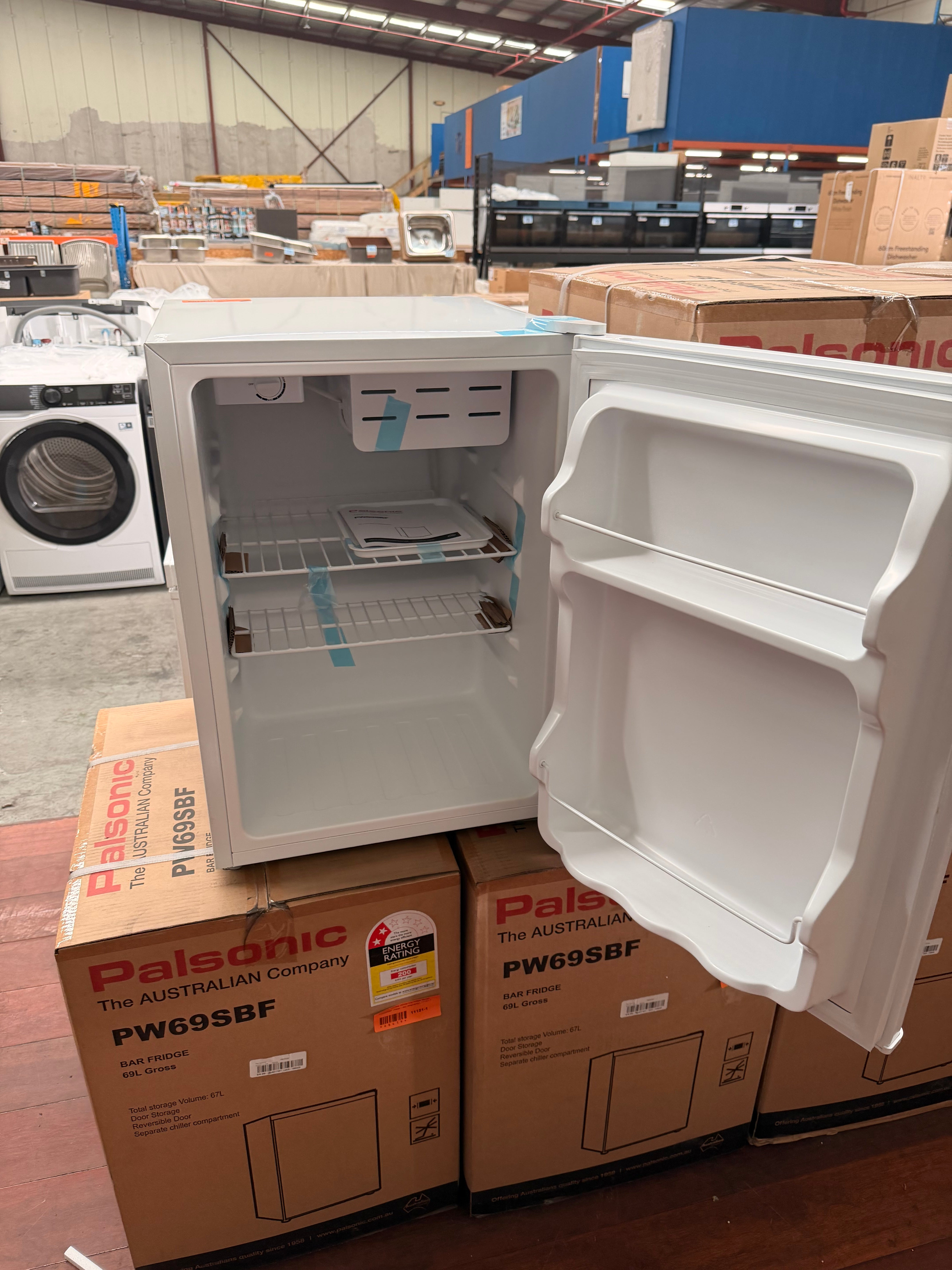 Palsonic 69 Litre White Bar Fridge PW69SBF (Pick up only)