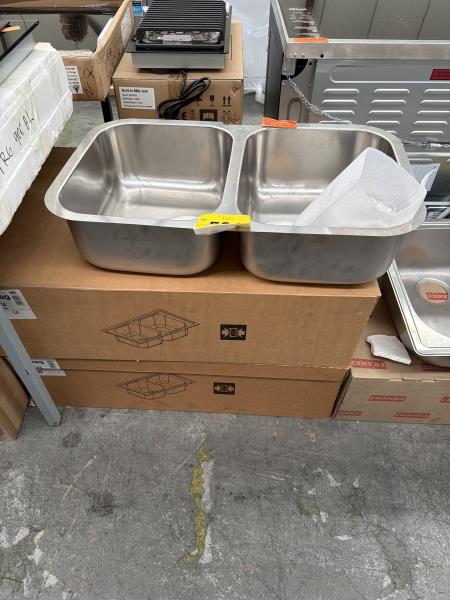 760mm Smeg dual bowl stainless steel sink (pick up only).