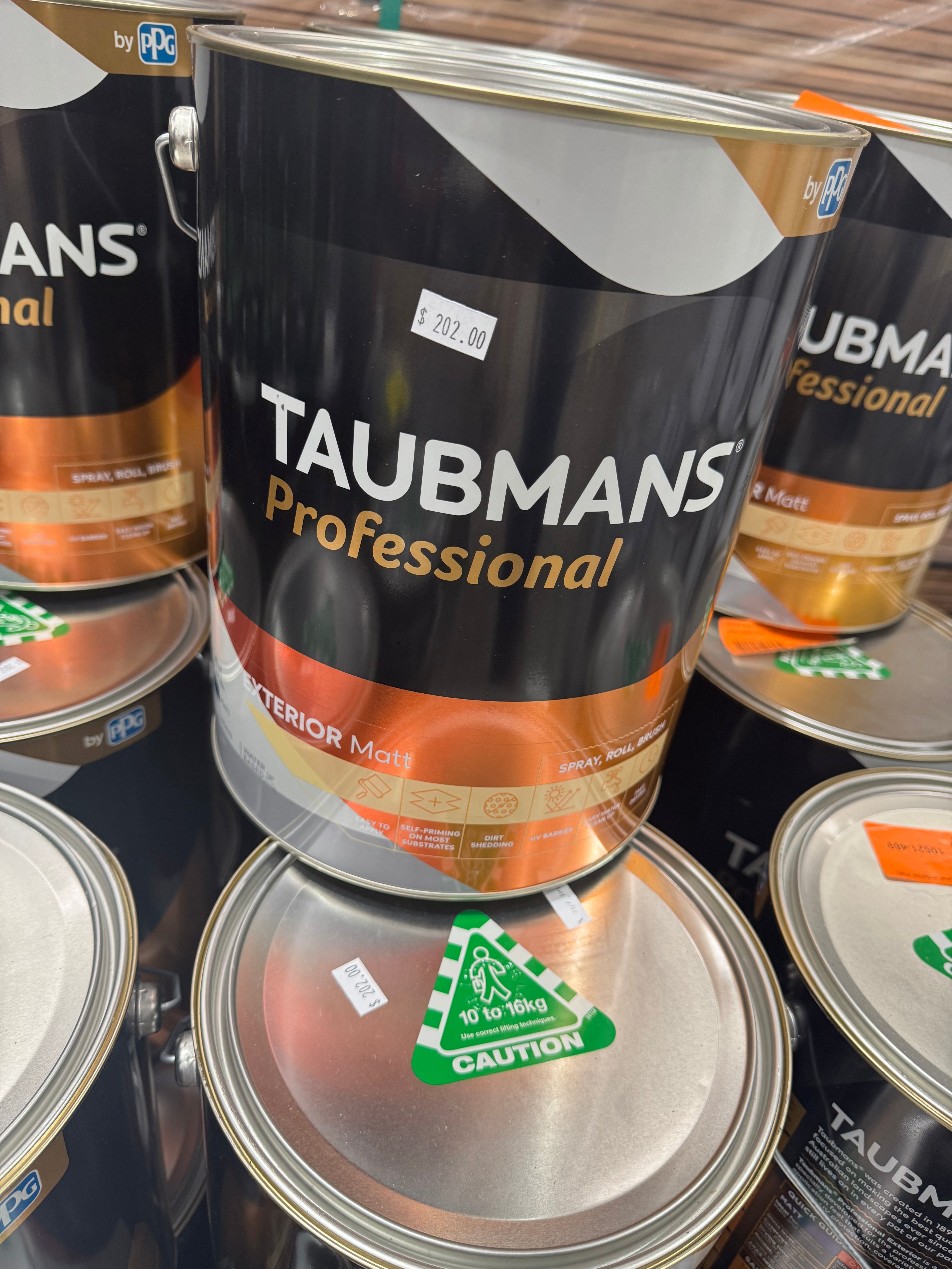 10 litre Taubmans professional exterior matt white paint (Pick up only)