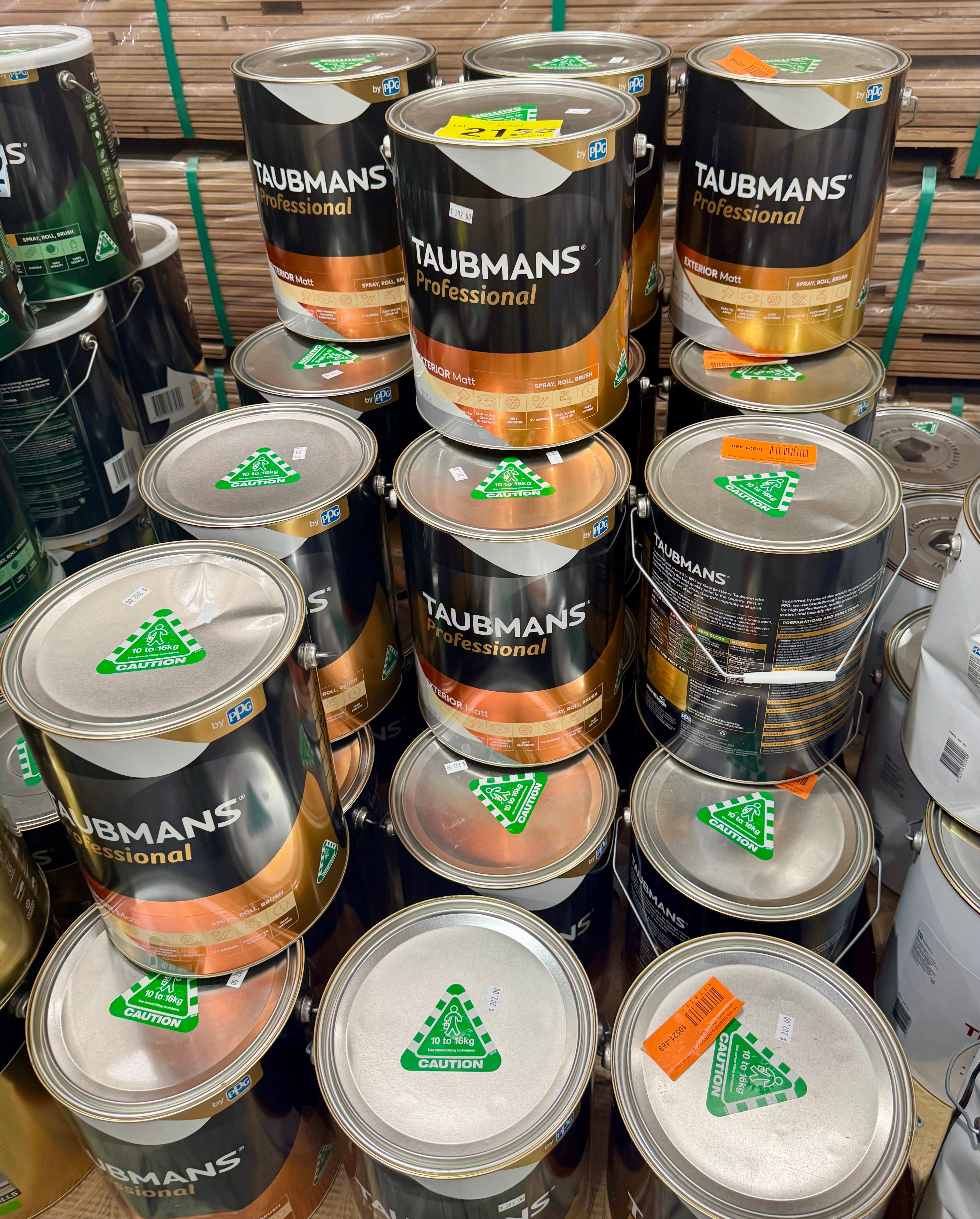 10 litre Taubmans professional exterior matt white paint (Pick up only)