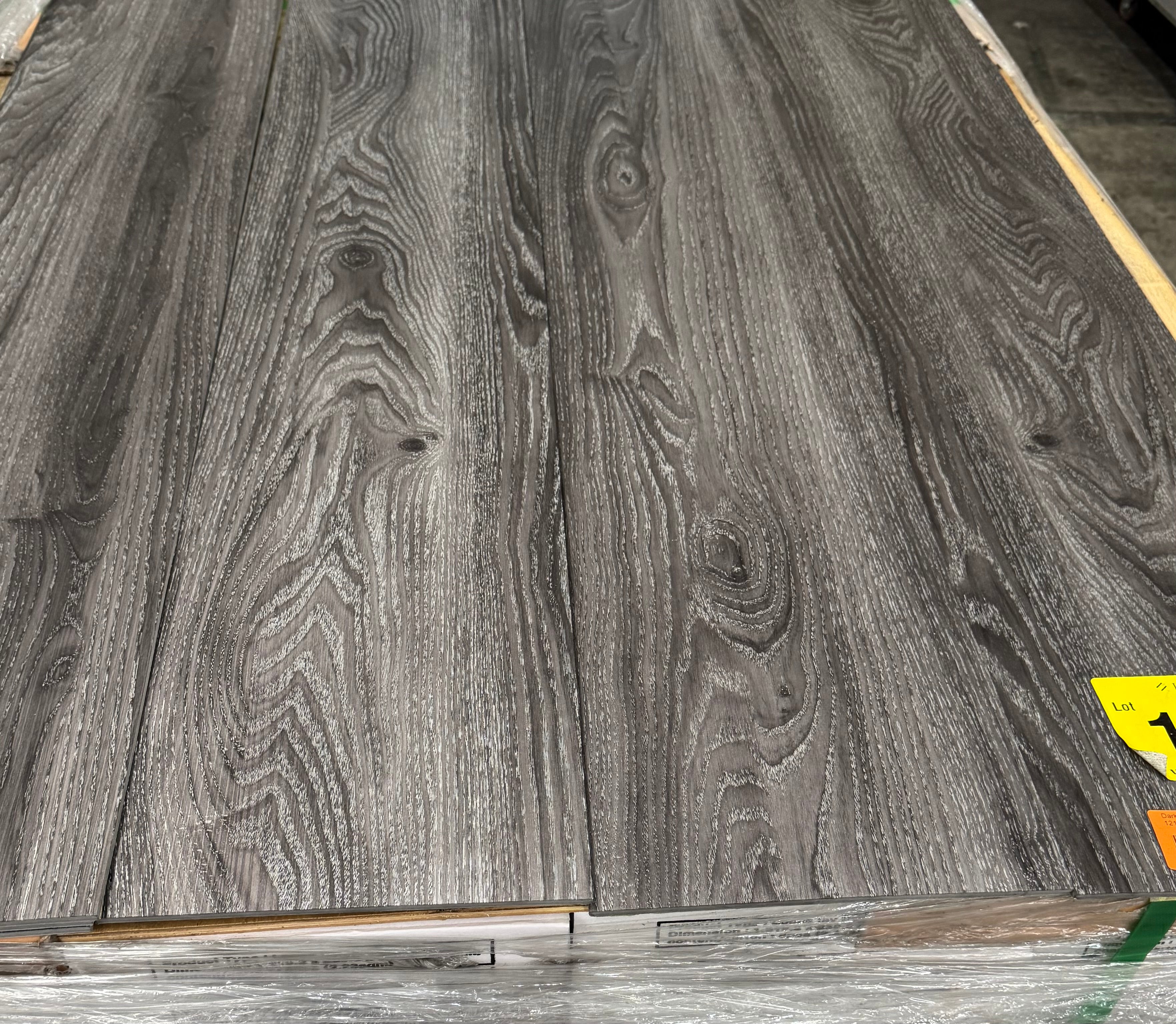 Dark Oak loose lay vinyl plank flooring 1219x228x5mm (Pick up only)